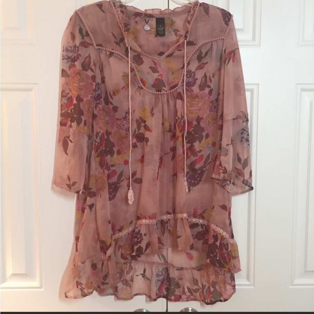Beautiful BKE floral tunic style top size m flowy fit